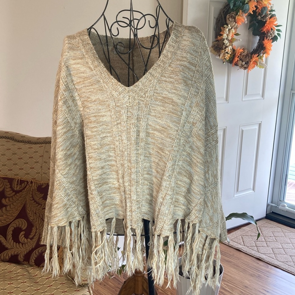 GB Tassle Fringed V-Neck Poncho Sweater in Marbled Cream